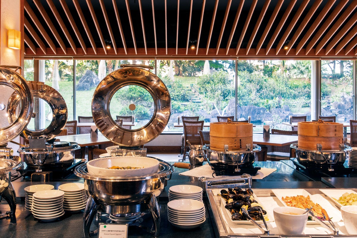 ランチタイムのビュッフェボード