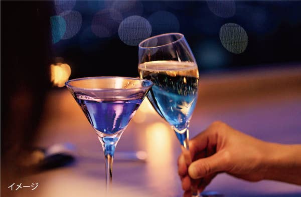 Cocktail image in front of a night view