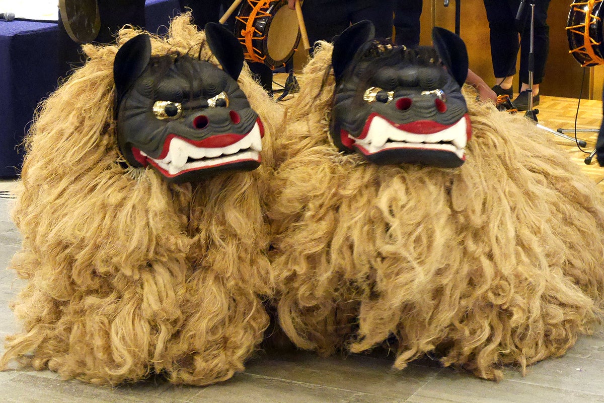 正月恒例の獅子舞演舞